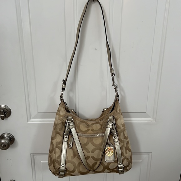 Large signature canvas Coach crossbody bag - Picture 3 of 11